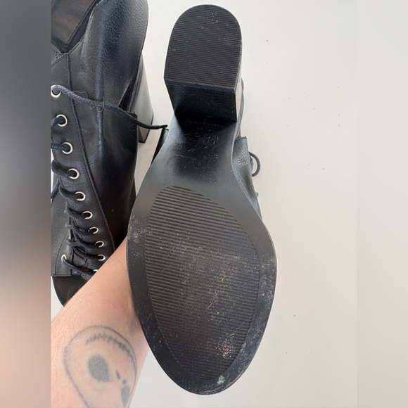 Black Lace-Up Block Heel Sandals • UK 6 / EU 39 / US 8 • NWOT - Picture 3 of 3